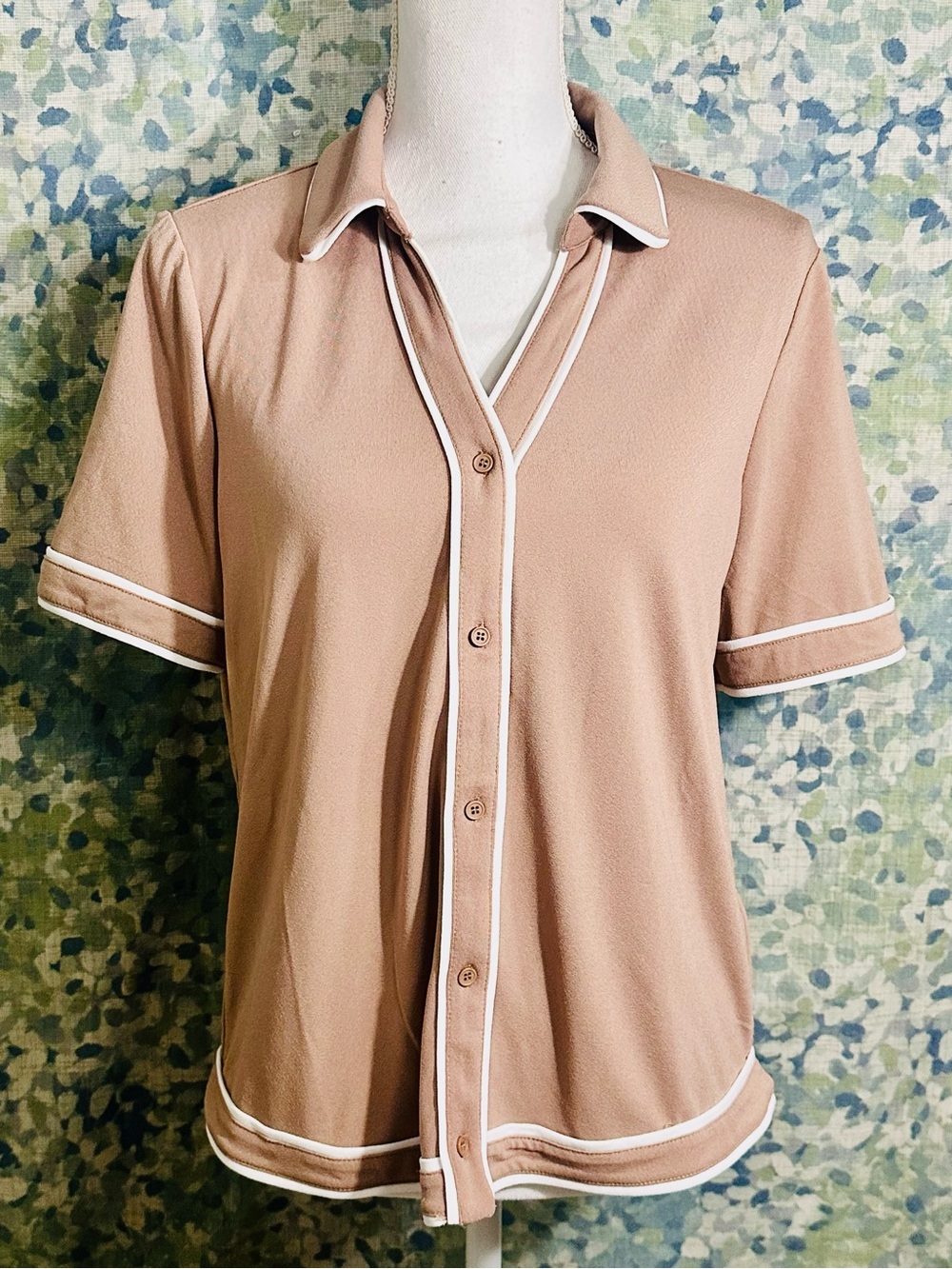 NWT Adrianna Papell Blush Pink Contrast Trim Button Front Blouse Size M
